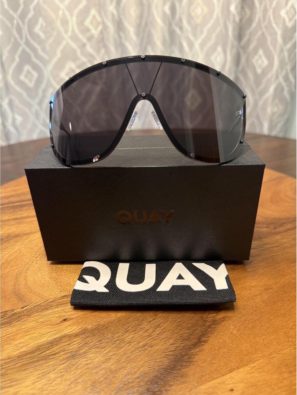 NEW QUAY AUSTRALIA "ON SET" SUNGLASSES FOR WOMEN
